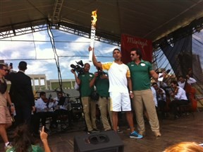 Passagem da Tocha Olímpica por Maringá termina no Estádio Willie Davids